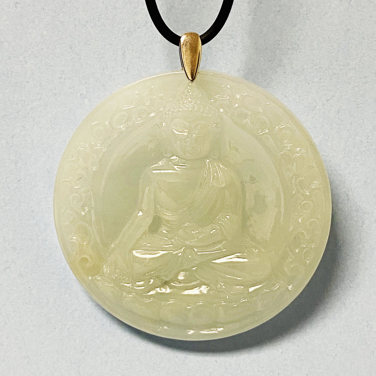 Natural Icy Jadeite Sunflower Pendant with: Natural Icy Jadeite Sunflower Pendant with Certification54.5*54.5*6.7mm?35g
