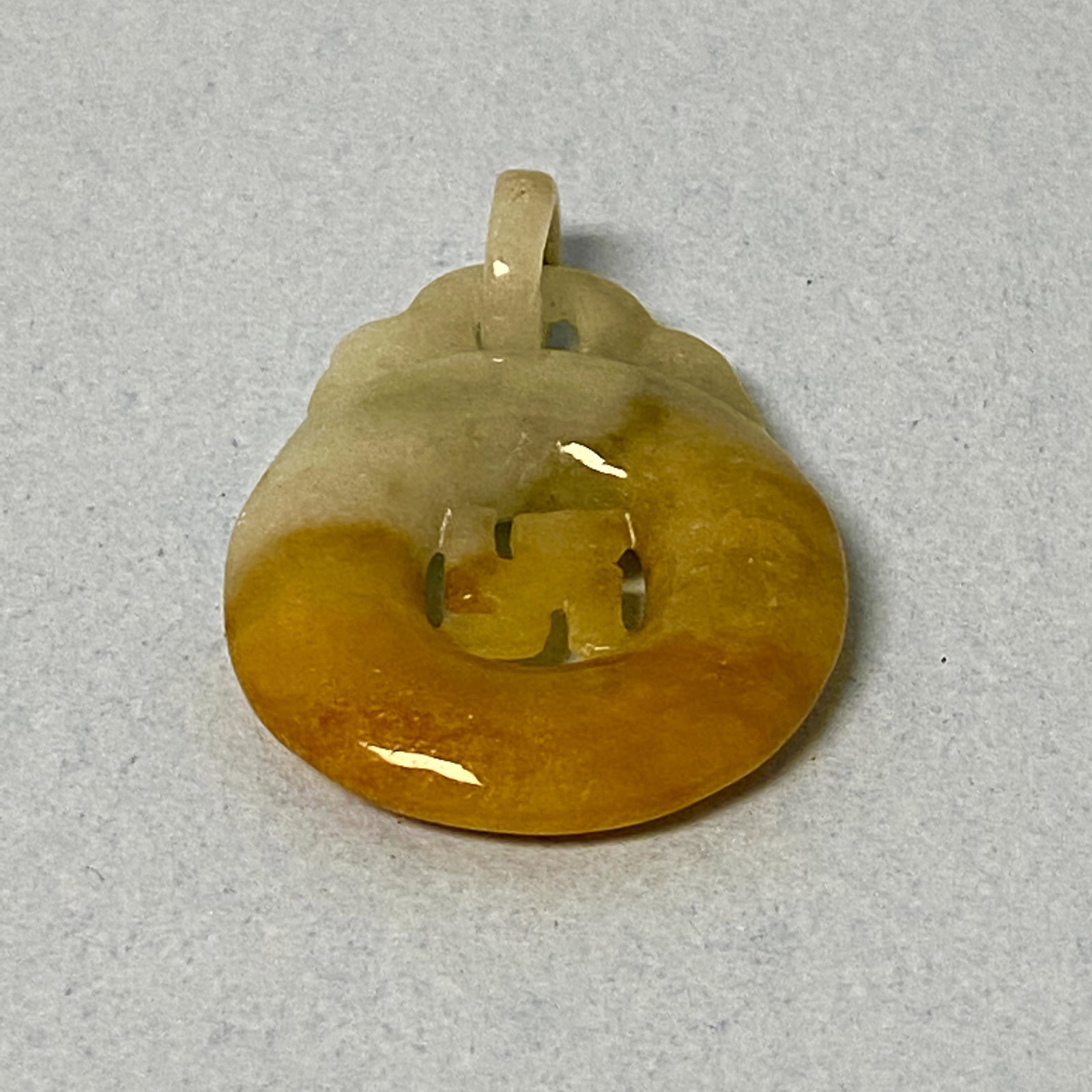 Natural Old Jadeite Openwork Carved Pendant: Natural Old Jadeite Openwork Carved Pendant27x22x4mm