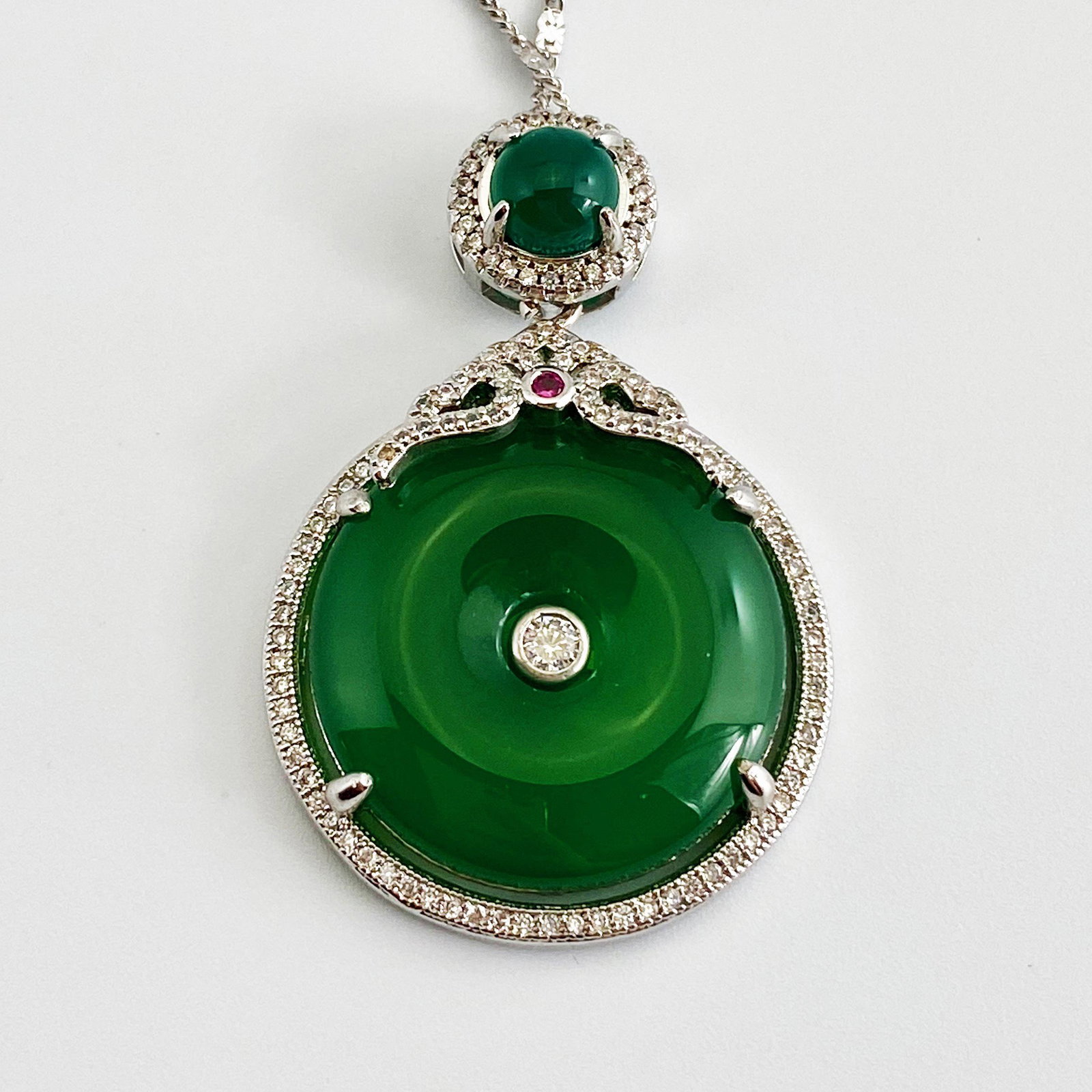 925 sterling silver with natural green chalcedony peace: 925 sterling silver with natural green chalcedony peace cord pendant45*30*6mm