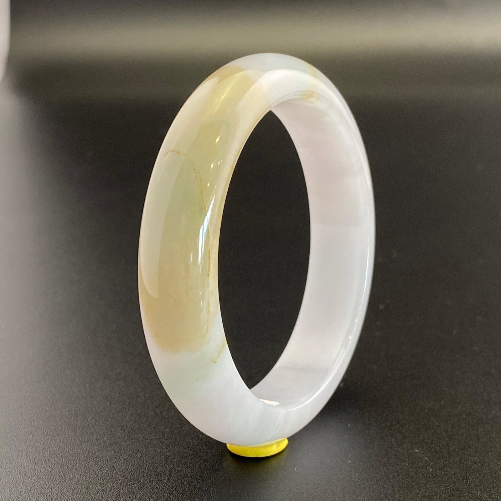 Natural Jadeite bangle: Natural Jadeite bangle72*57*16mm