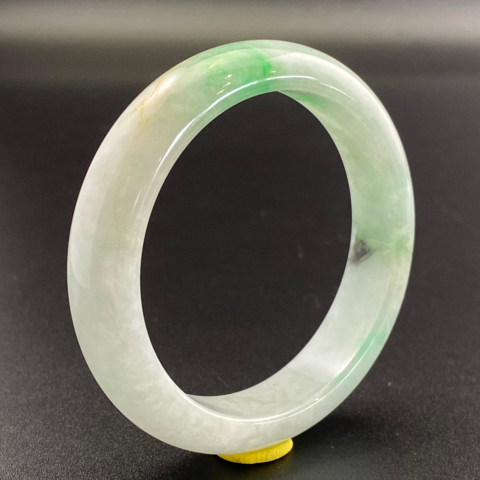 Natural Jadeite bangle: Natural Jadeite bangle72*56*15mm