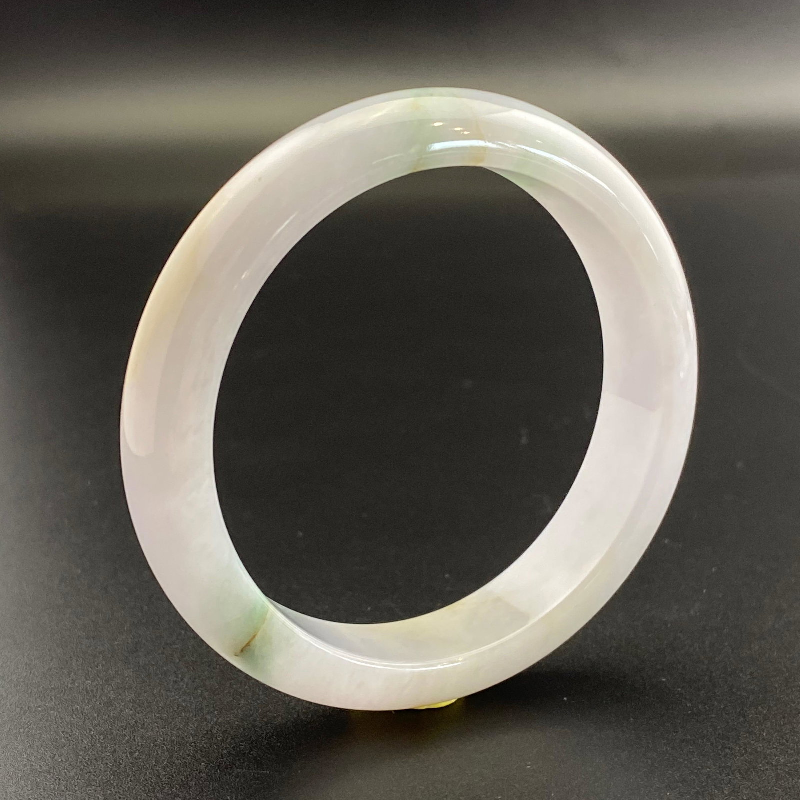 Natural Jadeite bangle: Natural Jadeite bangle74*57*15mm