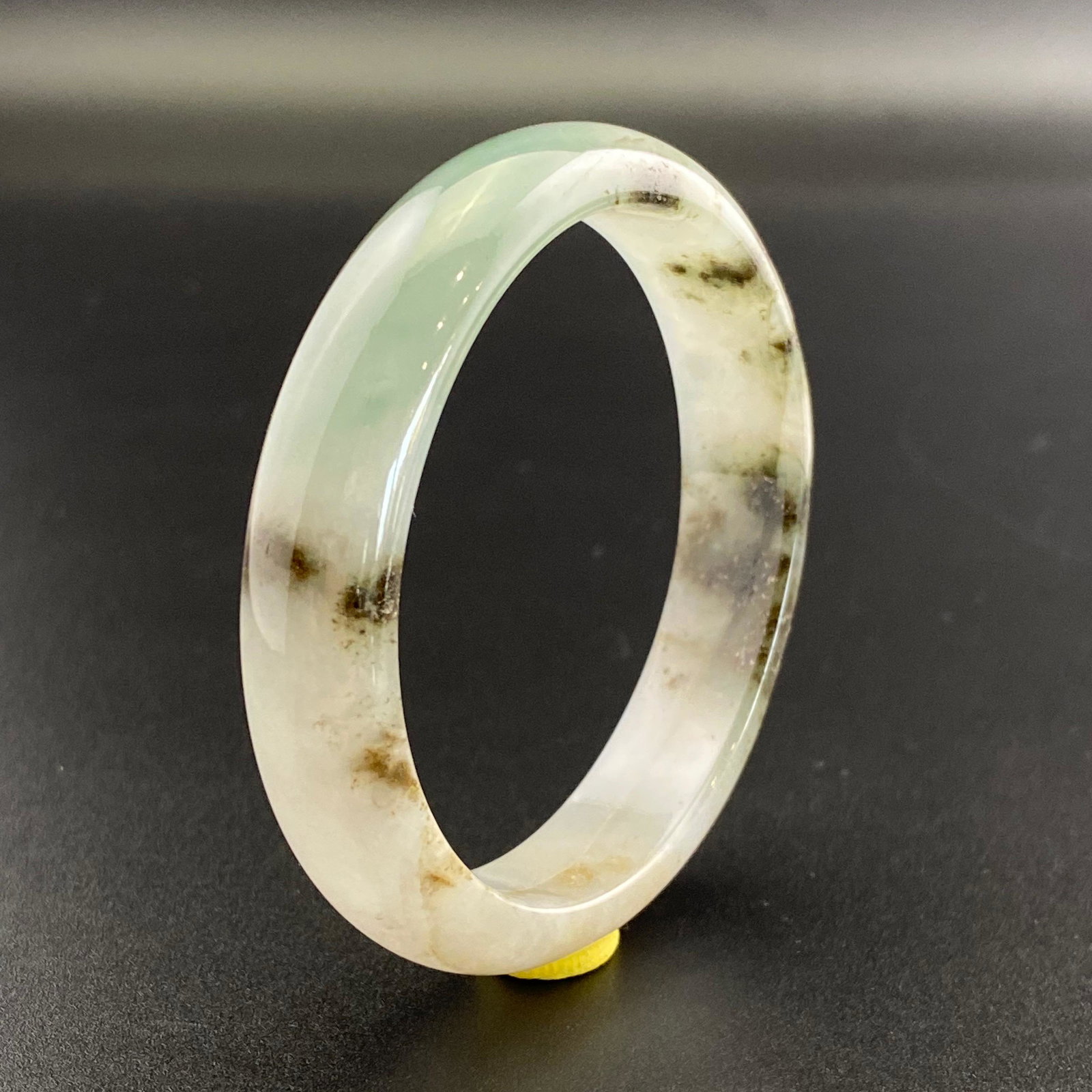 Natural Jadeite bangle: Natural Jadeite bangle56*52*14mm