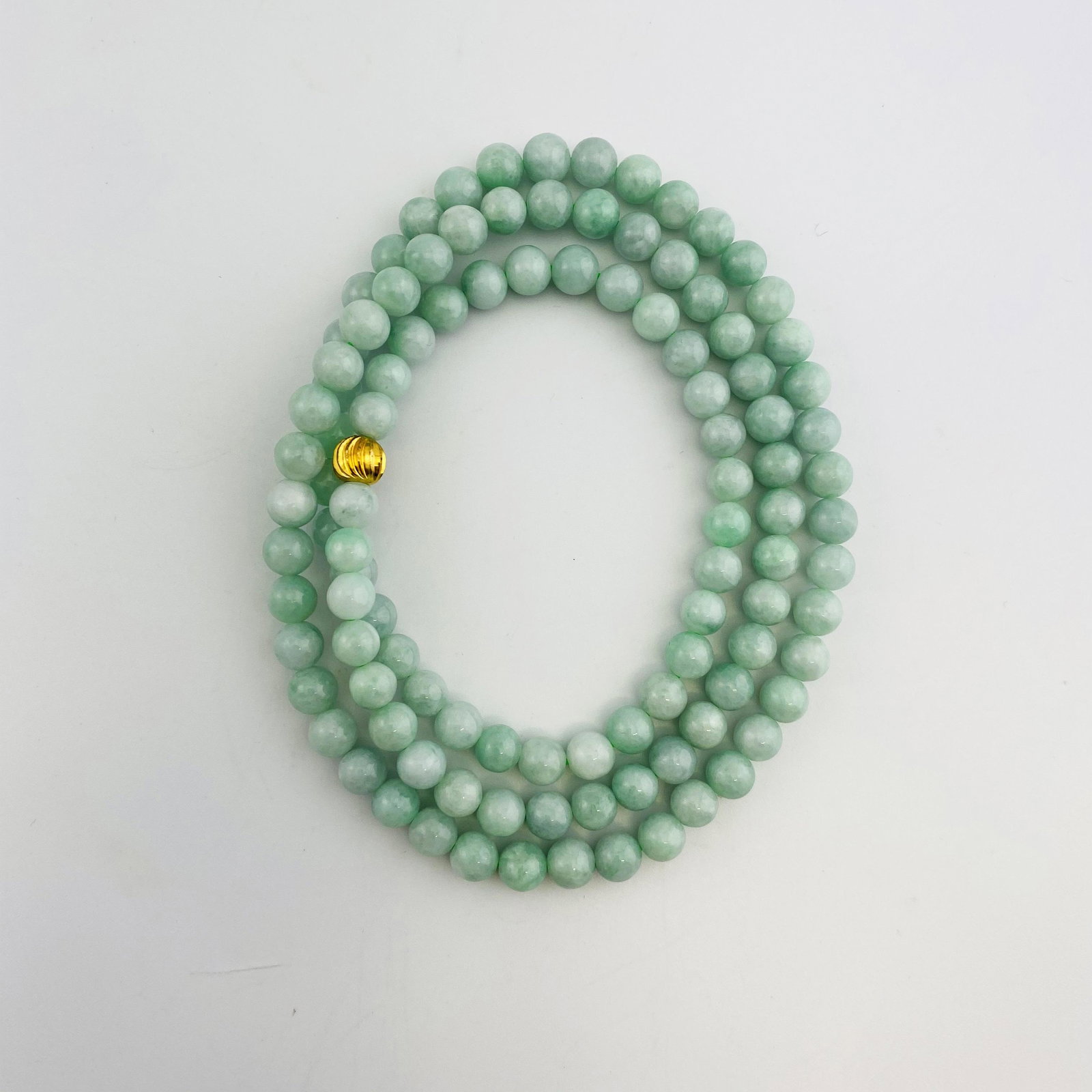 Light Green Jadeite Necklace: Light Green Jadeite Necklace 34cm