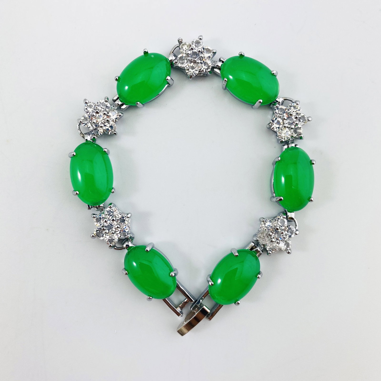 Green Stone Diamond Embedded Bracelet: Green Stone Diamond Embedded Bracelet 14*9*7mm