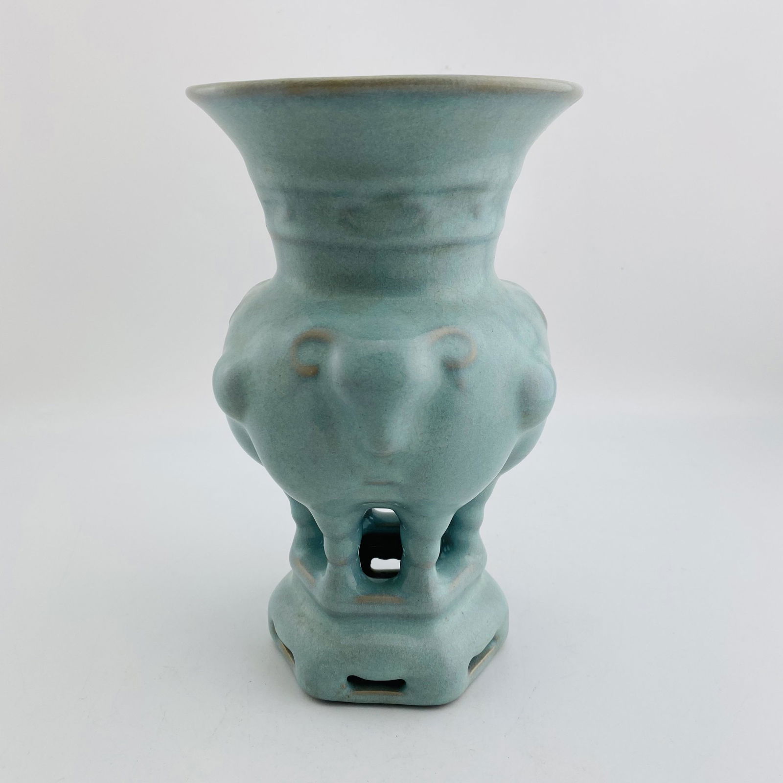 Song Dynasty Blue Ice Cracked Porcelain (1 of 5)