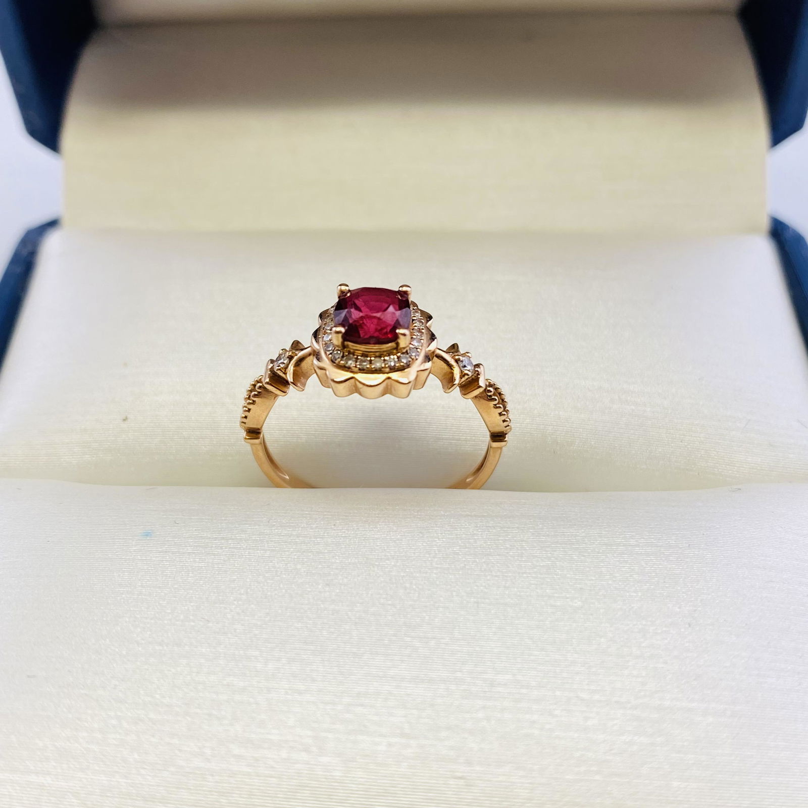 18K gold diamond and red Spinel Ring (1 of 6)