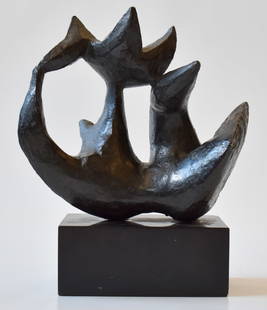 Baltasar Lobo Casuero (1910-1993) "MaternitÃ " scultura in bronzo con base in marmo, 1960. Edizione: Baltasar Lobo Casuero (1910-1993) "MaternitÃ " scultura in bronzo con base in marmo, 1960. Edizione 1/6. Firmata "Lobo" e numerata sul retro. Marchio fonderia "Susse Fondeur, Paris" sul retro su una