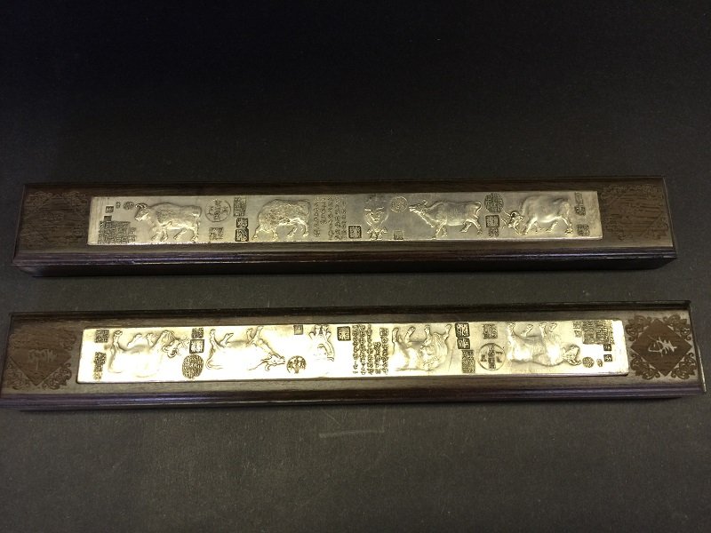 Antique Pair Of Wood Paper Weights Inlaid Silver Panel: A finely antique pair of wooden paper weights inlaid carving 5 ox pictures silver panel. Dimensions: L 40.00cm; W 4.0cm; H 3.0cm.