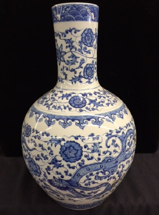 Qing Yongzheng Mark Blue And White Porcelain Vase (1 of 7)