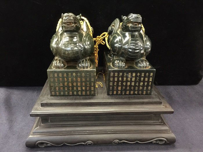 Qing Imperial Pair Of Carved Spinach Jade Stamps (1 of 9)