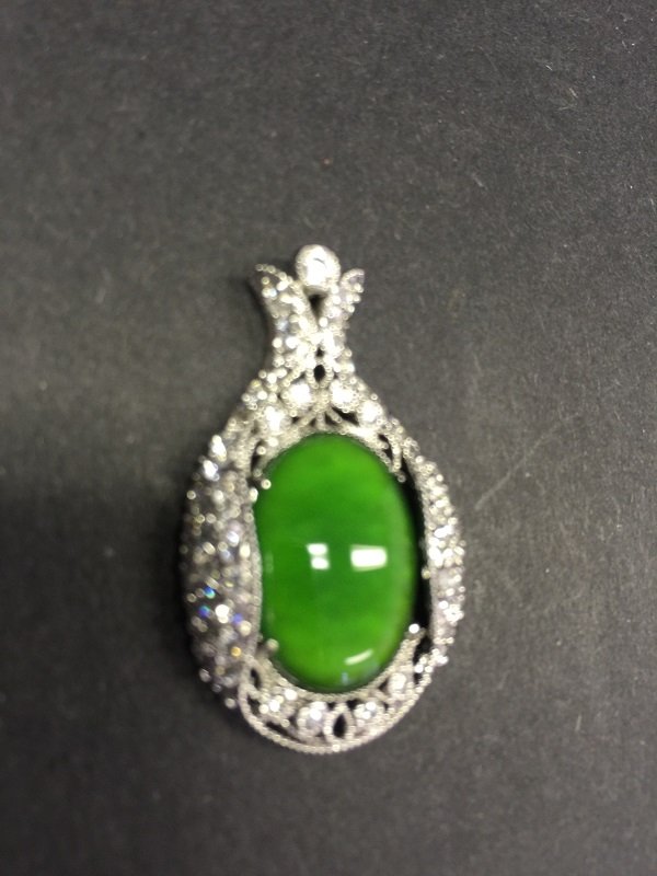 A Nicely Green Jadeit Nicklace Pendant (1 of 5)