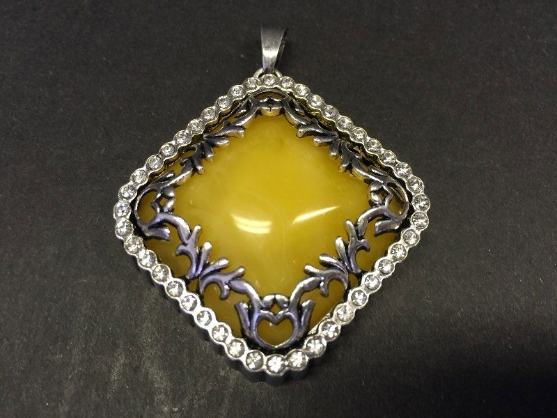 A Nicely Carved Amber Necklace Pendant (1 of 5)