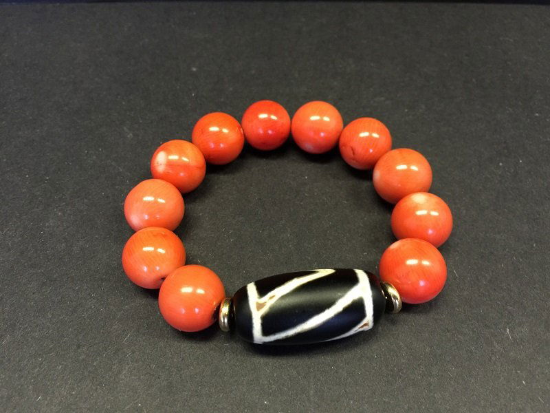 A Beautiful Coral Beads Bracelet With Tibetan Dzi (1 of 3)