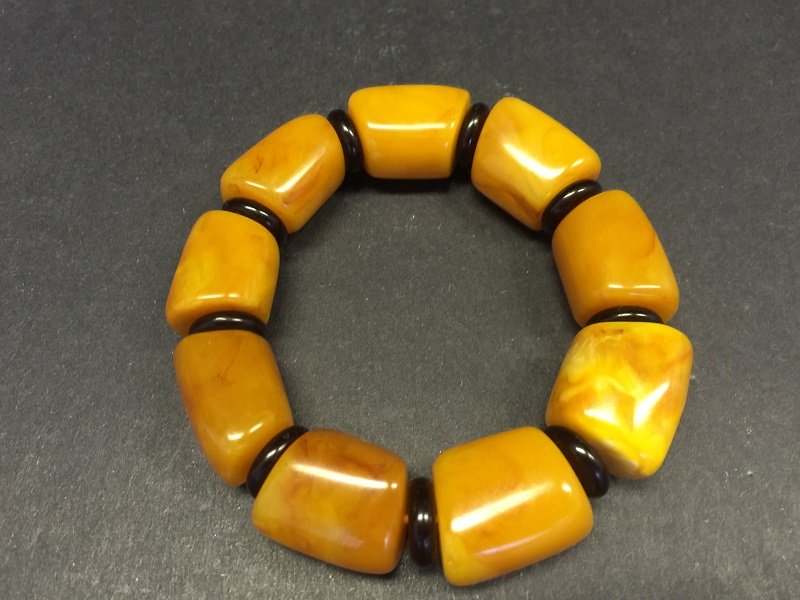 A Nicely Carved Beautiful Amber Beads Bracelet (1 of 3)