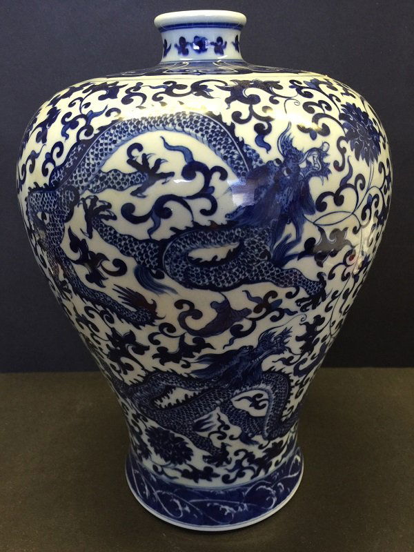 Qing Kangxi Mark Blue& White Porcelain Meiping Vase (1 of 6)