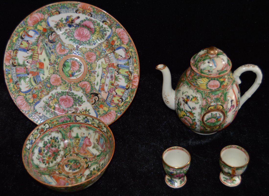 5 Pieces Chinese Export Rose Medallion Tea Pot and Tea (1 of 9)