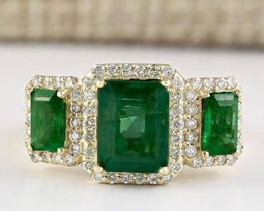 4.56 CTW Natural Emerald And Diamond Ring In 14k Yellow