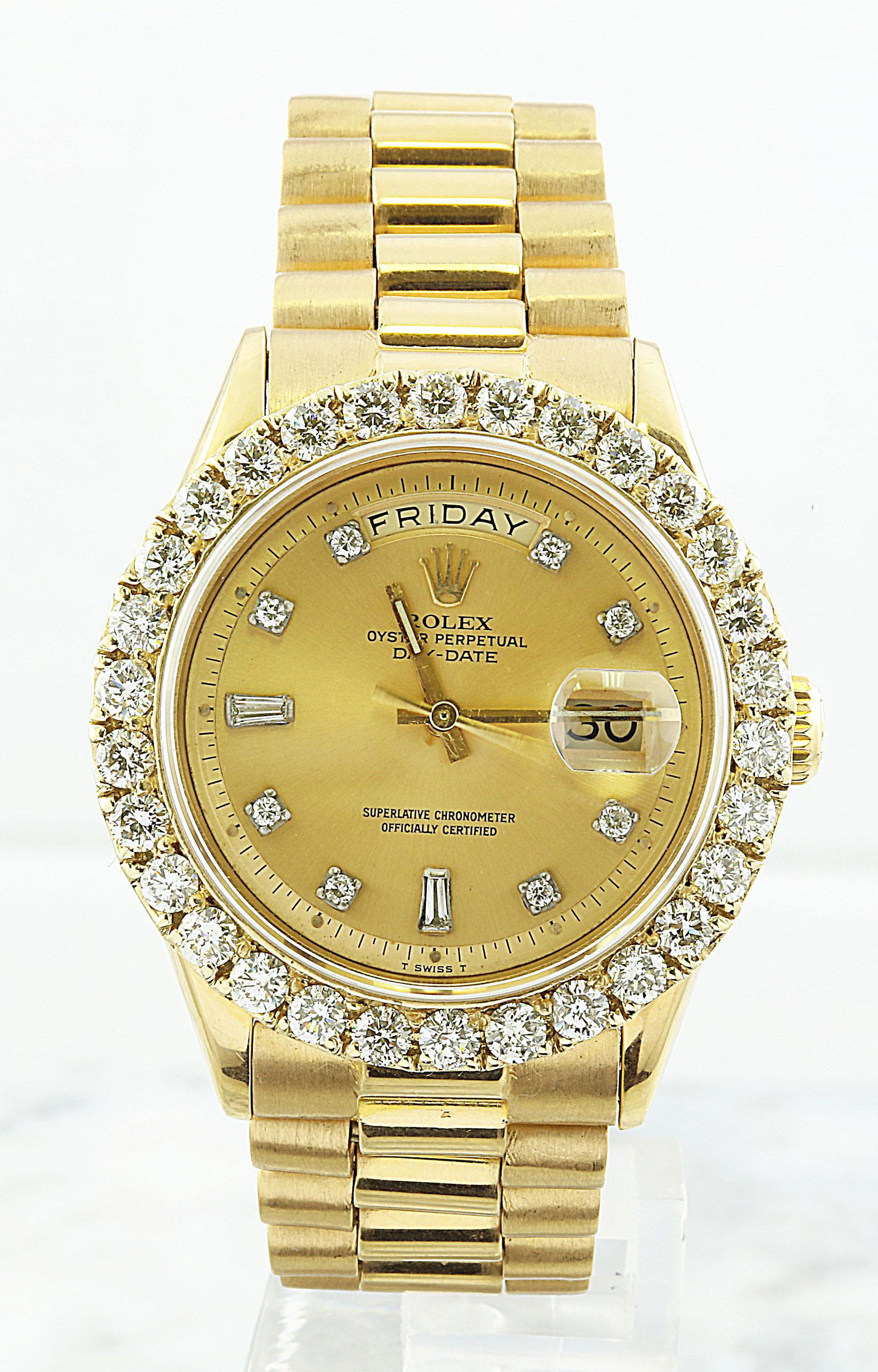 Authentic Rolex Oyster Perpetual Day-Date 18K Yellow: Stamped: 18K Total Watch Weight: 121.6 Grams Face Measures: 40.00x40.00 Millimeter Diamond Quantity 40 pieces SKU: [600704]