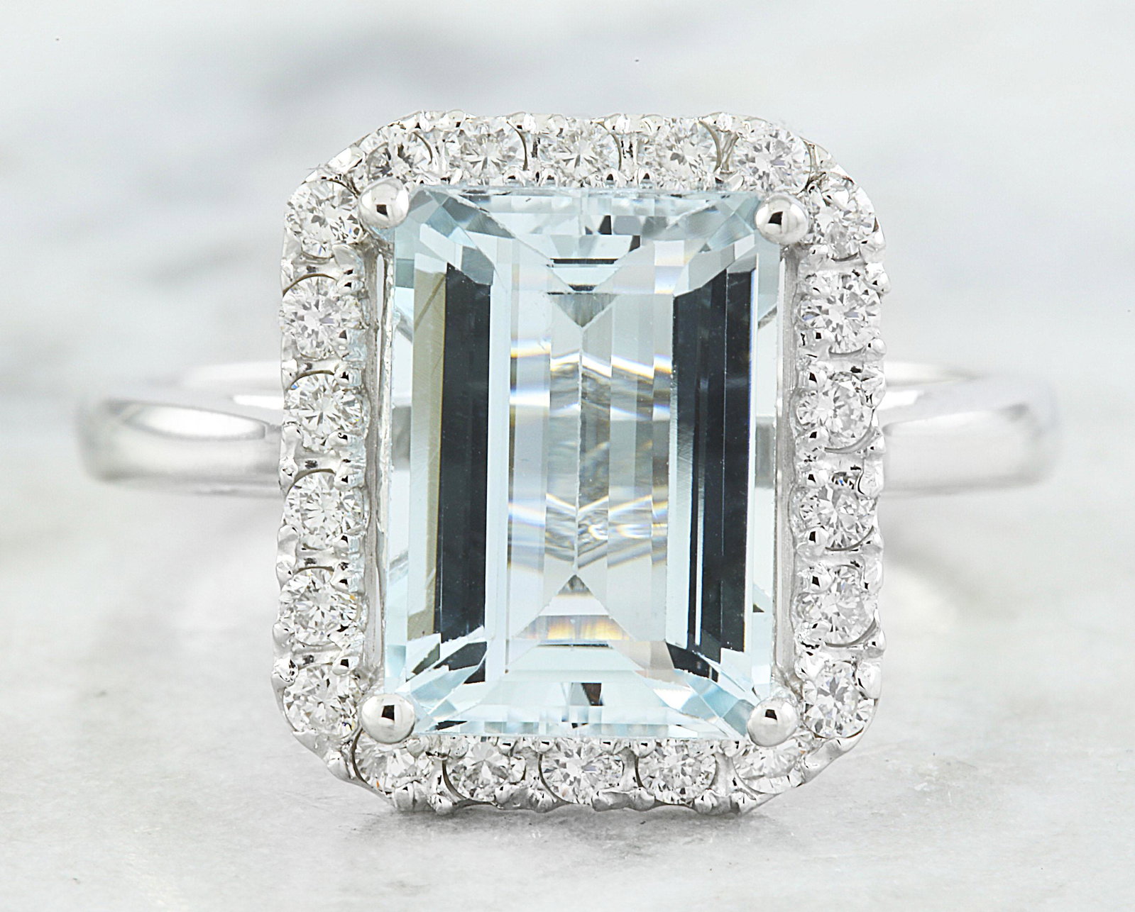 3.30 CTW Aquamarine 18K White Gold Diamond Ring: 3.30 CTW Aquamarine 18K White Gold Diamond Ring Manufacturer's Suggested Retail Price: $ 3000.00 Stamped: 18K Total Ring Weight: 3.2 Grams Aquamarine Weight 3.00 Carat ( 11.30x8.00 Millimeters) Diamon