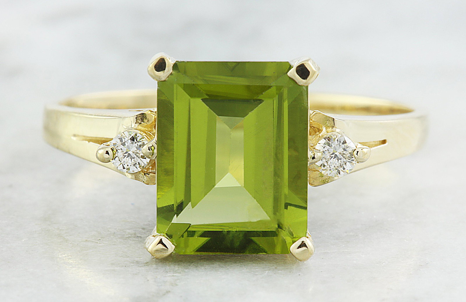 2.26 CTW Peridot 18K Yellow Gold Diamond Ring: 2.26 CTW Peridot 18K Yellow Gold Diamond Ring Manufacturer's Suggested Retail Price: $ 1900.00 Stamped: 18K Total Ring Weight: 2.9 Grams Peridot Weight 2.20 Carat (9.00x7.00 Millimeters) Diamond Weigh