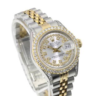 Pre-owned Rolex Datejust 26mm Jubilee Band: Pre-owned Rolex Datejust 26mm Jubilee Band DetailsBrand: RolexCondition: Pre-owned ExcellentModel: Datejust SpecificationsCase Diameter: 26mmCase Material: Stainless Steel case with addeded