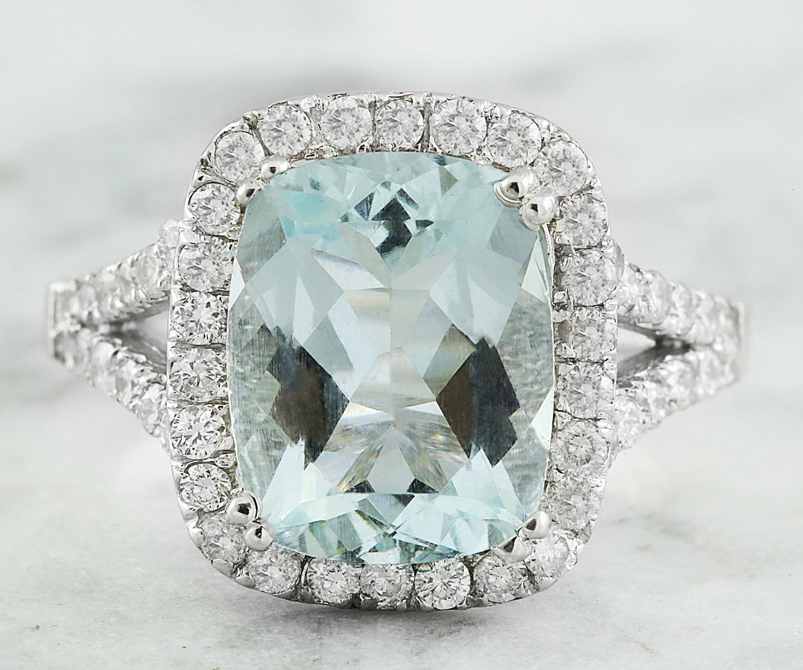 3.90 CTW Aquamarine 18K White Gold Diamond Ring: 3.90 CTW Aquamarine 18K White Gold Diamond Ring Manufacturer's Suggested Retail Price: $ 3200.00 Stamped: 18K Total Ring Weight: 4.7 Grams Aquamarine Weight: 3.20 Carat (11.00x9.00 Millimeters) Diamon
