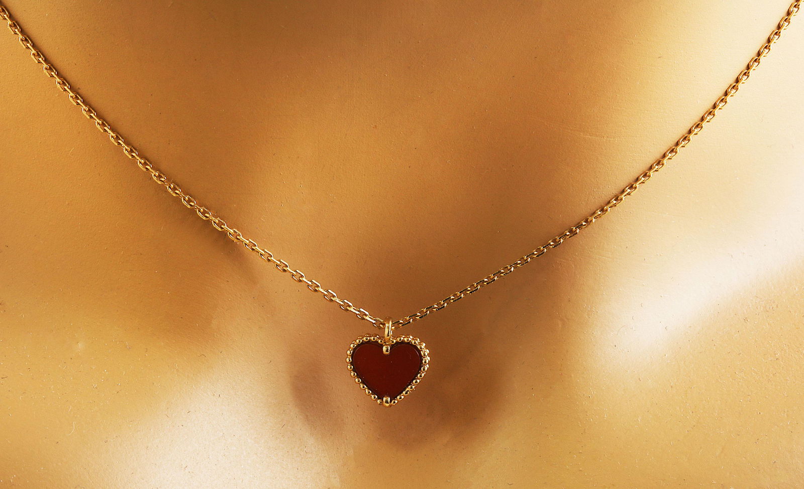 Authentic Van Cleef & Arpels Pendant Sweet Alhambra in 18K Yellow Gold: Stamped: 18K Total Necklace Weight: 2.7 Grams Necklace Length: 16 Inches Pendant Measures: 9.60x8.70 Millimeter SKU: [601372]