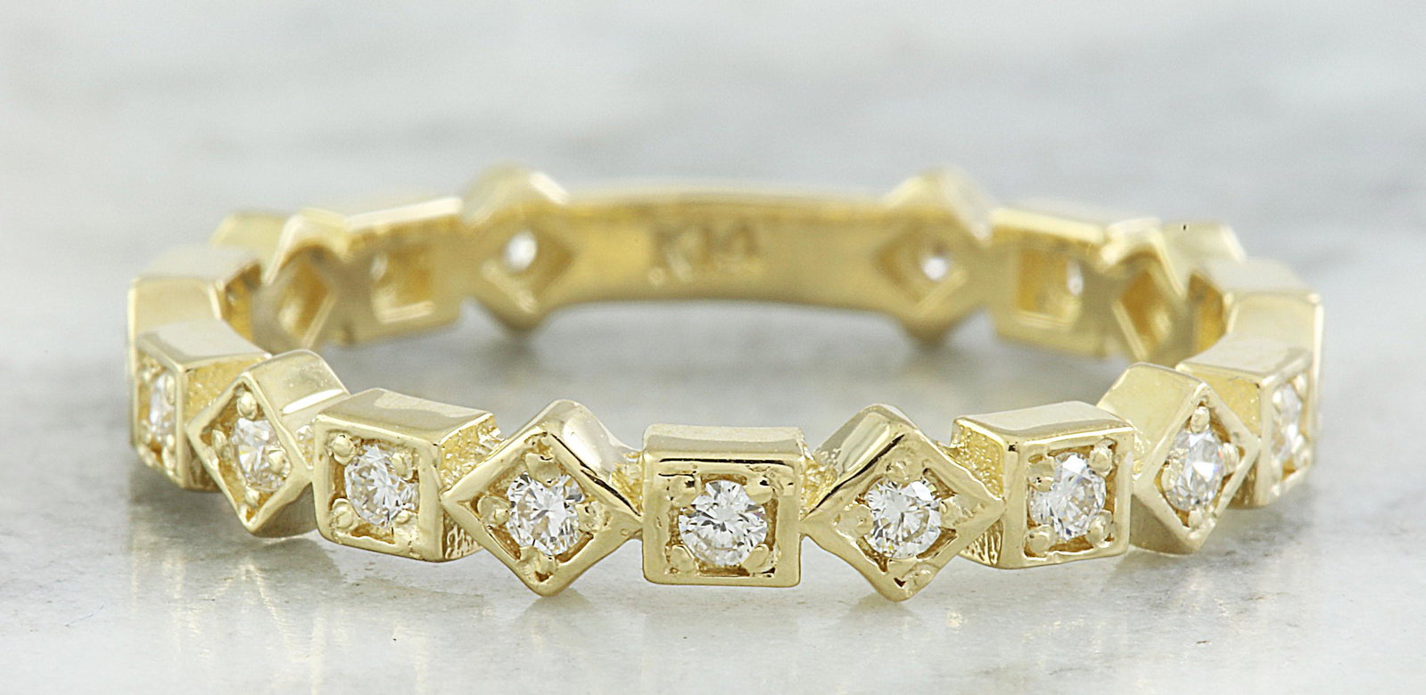 0.30 CTW Diamond 18K Yellow Gold Ring: 0.30 CTW Diamond 18K Yellow Gold Ring Manufacturer's Suggested Retail Price: $ 1800.00 Stamped: 18K Total Ring Weight: 2.3 Grams Diamond Weight: 0.30 carat (F-G Color, VS2-SI1 Clarity ) Face Measures: