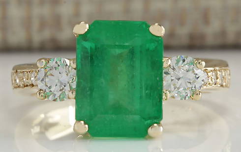 4.70Carat Natural Colombian Emerald And Diamond Ring 14K Solid Yellow Gold: 4.70Carat Natural Colombian Emerald And Diamond Ring 14K Solid Yellow Gold Stamped: 14K Ring Size: 6.75 Total Ring Weight: 5 Grams Diamond Weight: Total natural diamond weight is .70carat. VS2-SI1 cla