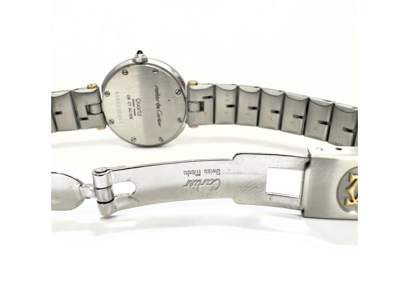 CARTIER SANTOS Ronde 27mm 2 Tone 0.40TCW DIAMOND Watch: CARTIER SANTOS Ronde 27mm 2 Tone 0.40TCW DIAMOND Watch Product Code: CARTIERSAN-6321152A00AE8 Brand: Cartier Condition: Pre-Owned Authentic CARTIER SANTOS Ronde 27mm 2 Tone 0.40TCW DIAMOND Watch • B