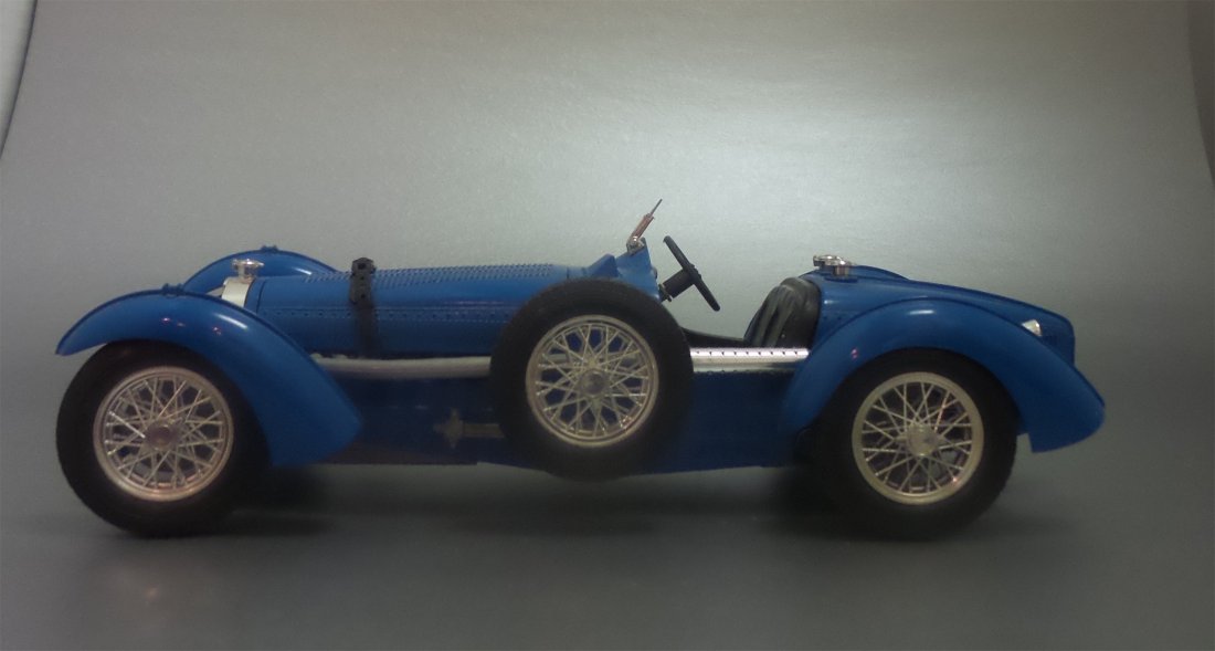 VINTAGE AMT 1934 BUGATTI TYPE (59) MADE IN ITALY: COLLECTIBLE-BUGATTI-TYPE \"59\" 1934\' MADE IN ITALY 1/18 die cast car.Metal Dealership Promotional Car by AMT. Blue body color. All wheels spin freely.All door can be opened. Overall very good origin