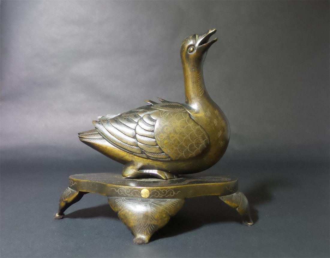 A MING BRONZE PIGEON CENSER (1 of 7)