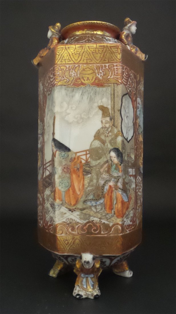 A VINTAGE JAPANESE GOLDEN IMARI VASE (1 of 5)