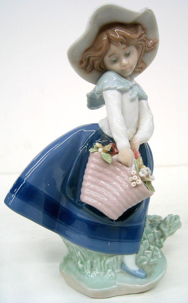 3255: Lladro Girl with flower basket