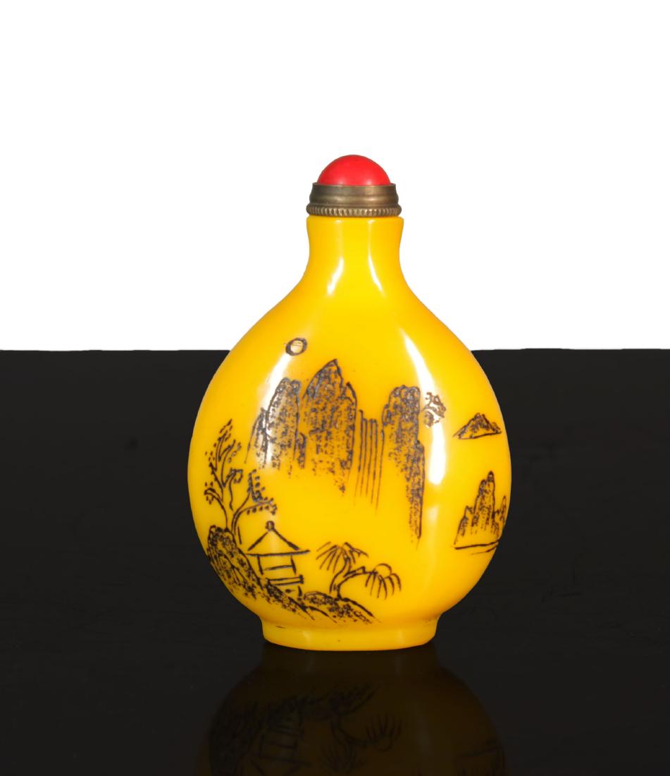 Antique chinese Imperial Yellow Glass snuff (1 of 8)