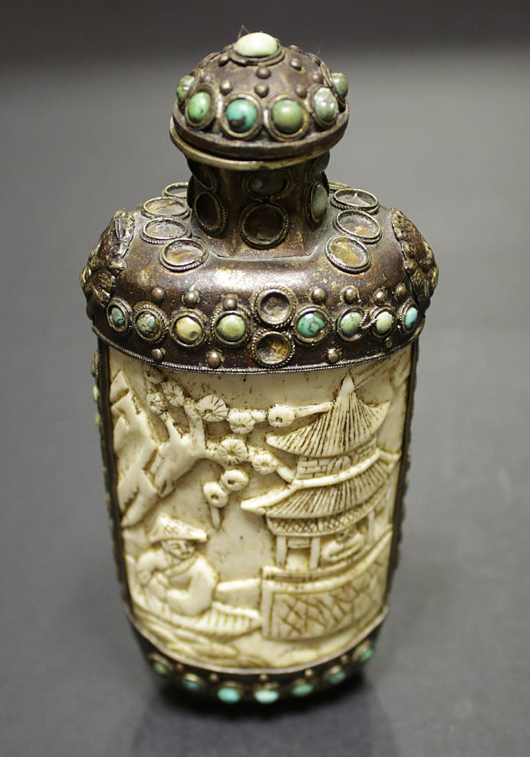 China MinGuo 1920 Bone and copper snuff bottle 147: China. Min Guo period. 1920 circa. Bone and copper snuff bottle decorated with hardstone. Landscape and figures engraved. 147 gr. - 13x5,7x4,2 cm