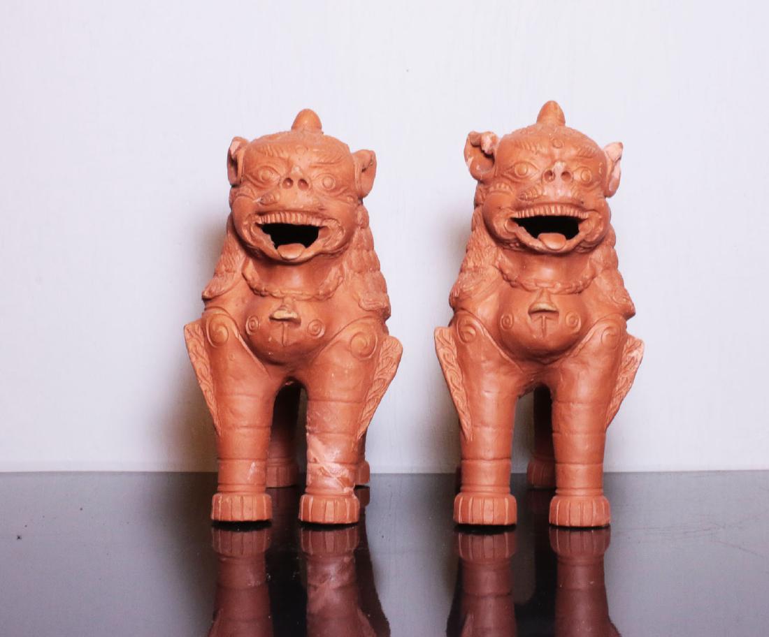 Pottery Fu dog from Nepal 1930 AD: Pottery Fu dog from Nepal 1930 circa 889 gr - 21x22x11 cm (31,36 oz - 8,19x8,58x4,29 inch)