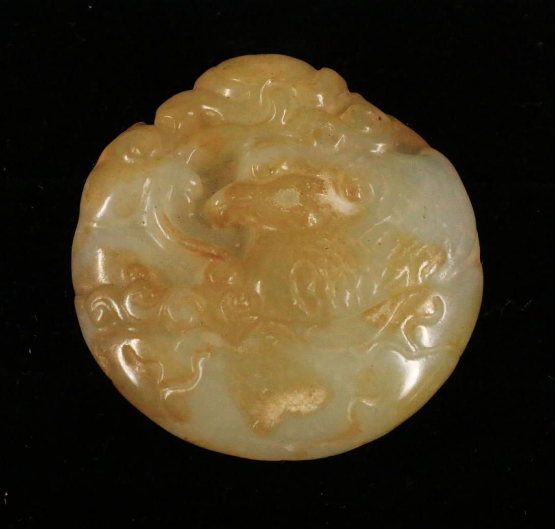 Handcarved white jade in a round shape 1850 59 gr (1 of 2)