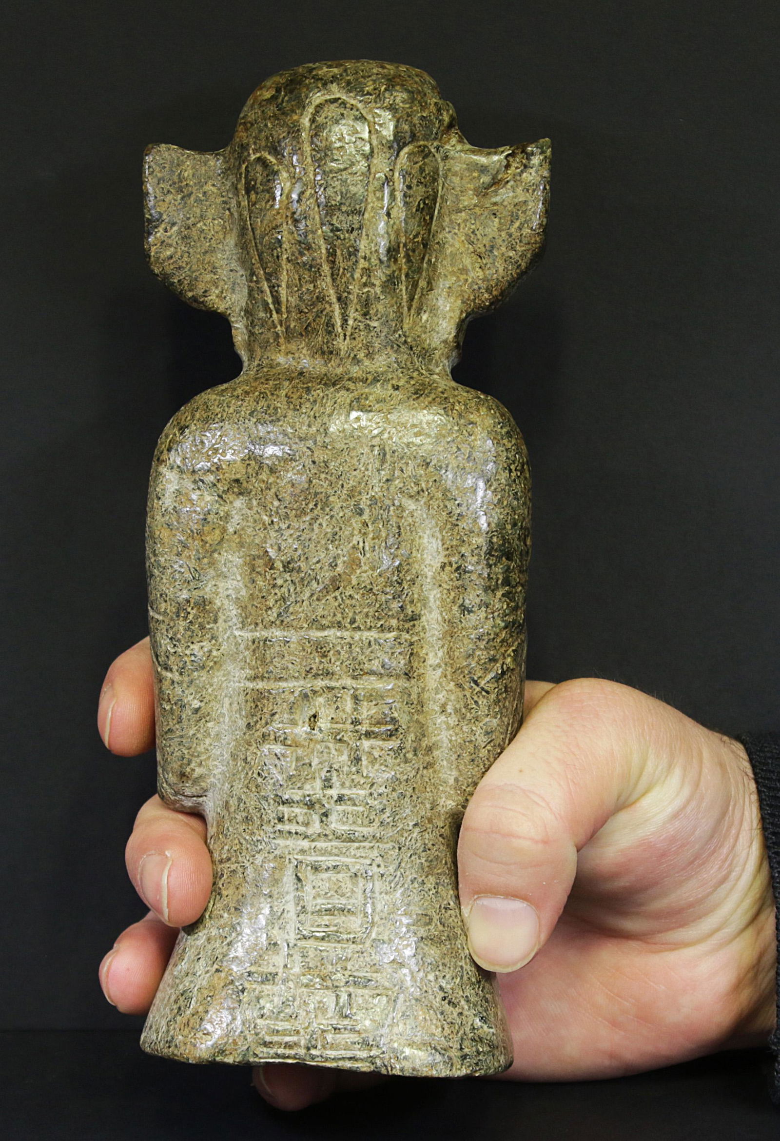 Archaic Jade statue Hongshan culture 1500 AD 1585 gr. (1 of 5)