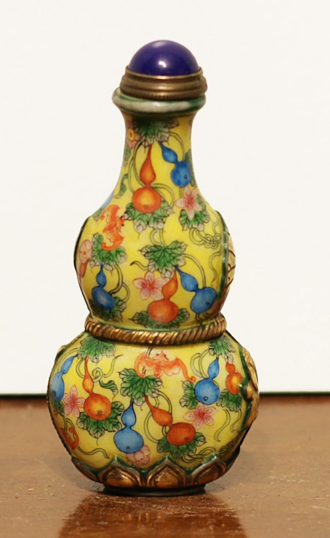 China Late Qing Dynasty 1905 Porcelain snuff bottle. (1 of 3)