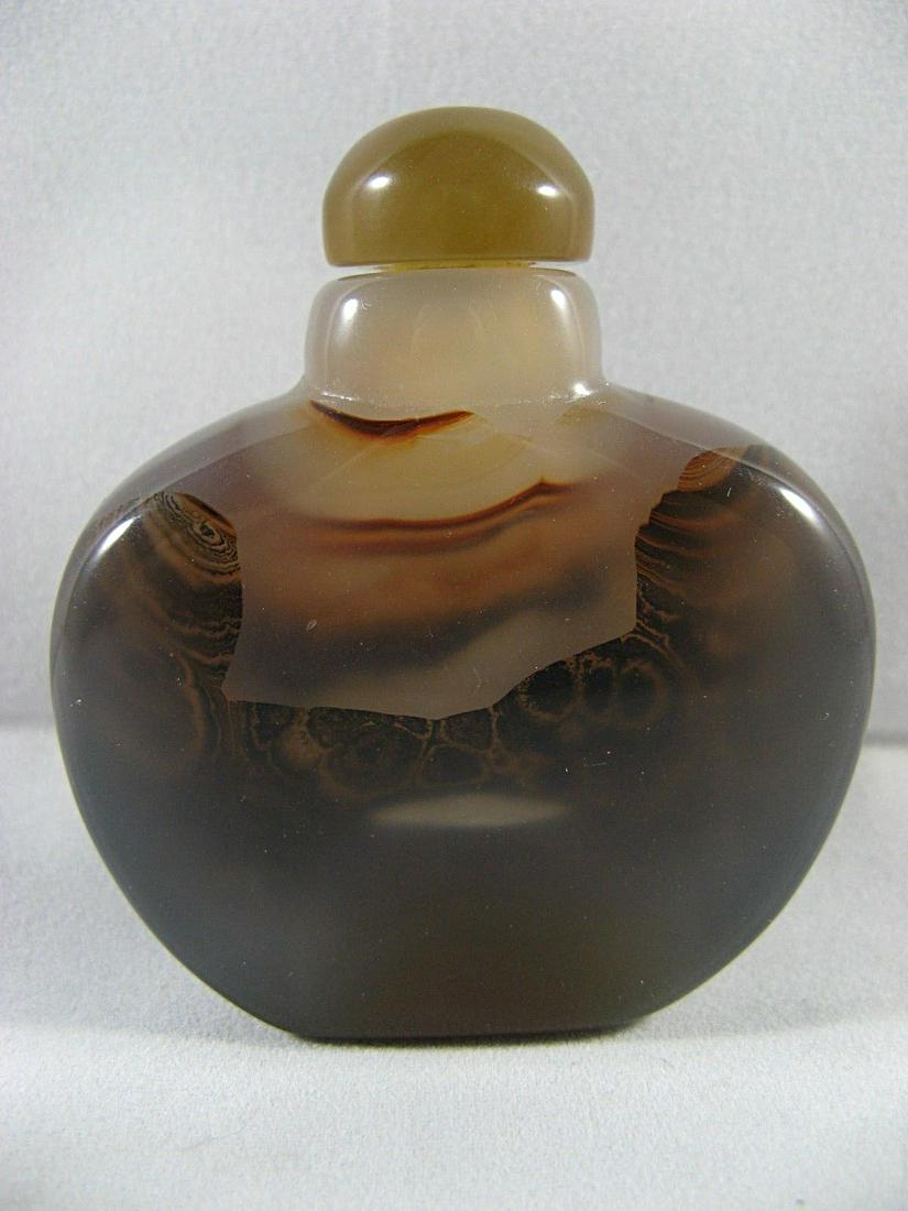 China Qing Dynasty 1850 AD Agate snuff bottle (1 of 8)