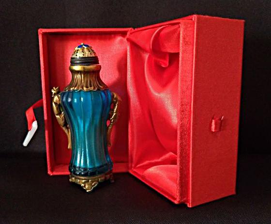 China Min Guo Period Snuff Bottle 1920 AD Blue cobalt (1 of 7)