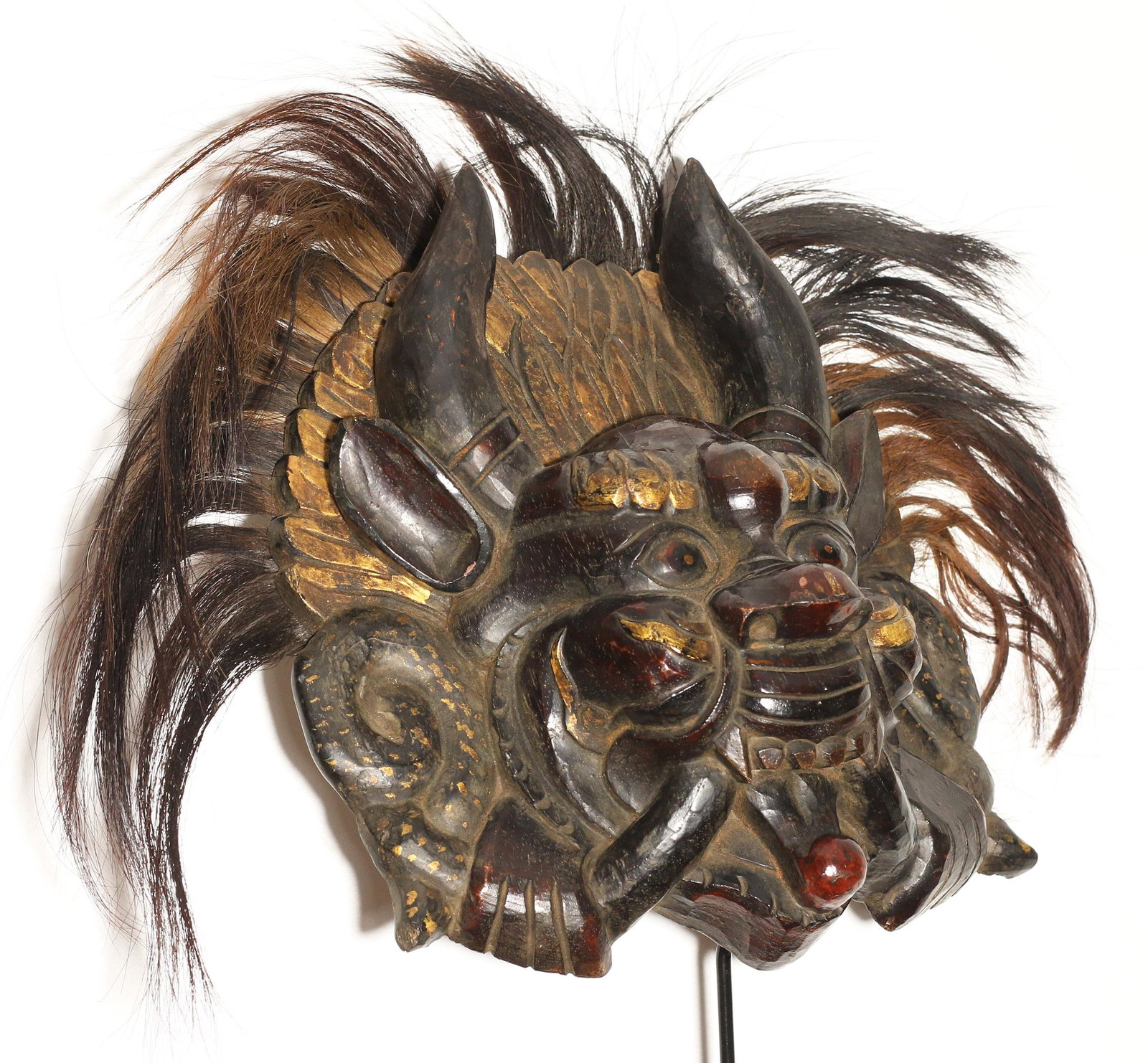 Himalayan tribes 1970 Cheppu mask 1,3kg-32cm sold with: Tibet\Nepal. Himalayan tribes. 1970/1980. Rare and impressive Cheppu wooden mask. Decorated with yak fur. Extremely fine handamde carving. 1,3 kg. - 32x30x15 cm. Sold with pedestal