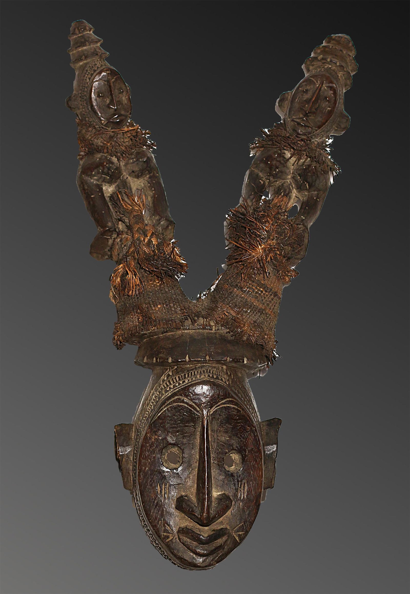 Mali. 1950 circa. Very rare Dogon Kanaga 3 heads mask.: Mali. 1950 circa. Very rare Dogon Kanaga 3 heads mask. 1,4 kg. - 53x27x14 cm. Decorated with fabric. One of the most popular types of masks in the Sanga region is the type known as kanaga. Like other