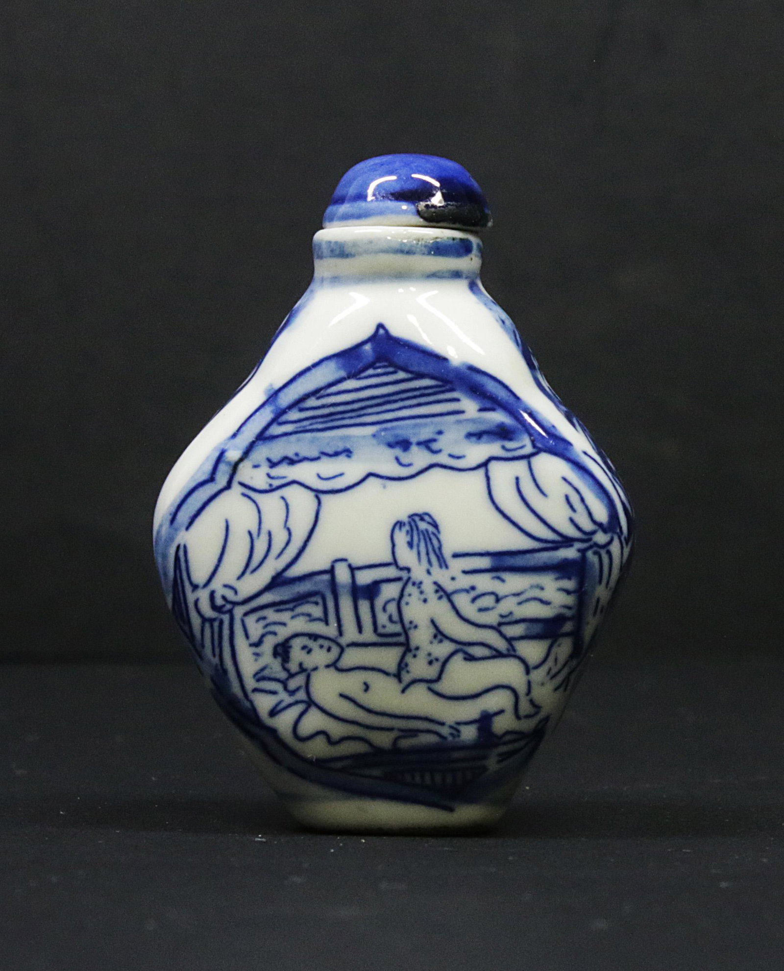 China MinGuo 1920 Old porcelain snuff bottle 6x4x2 cm.: China. MinGuo period. 1920 Circa. Old porcelain snuff bottle handmade decorated with erotic scene. Extremely fine. 6x4x2 cm. - 35 gr.