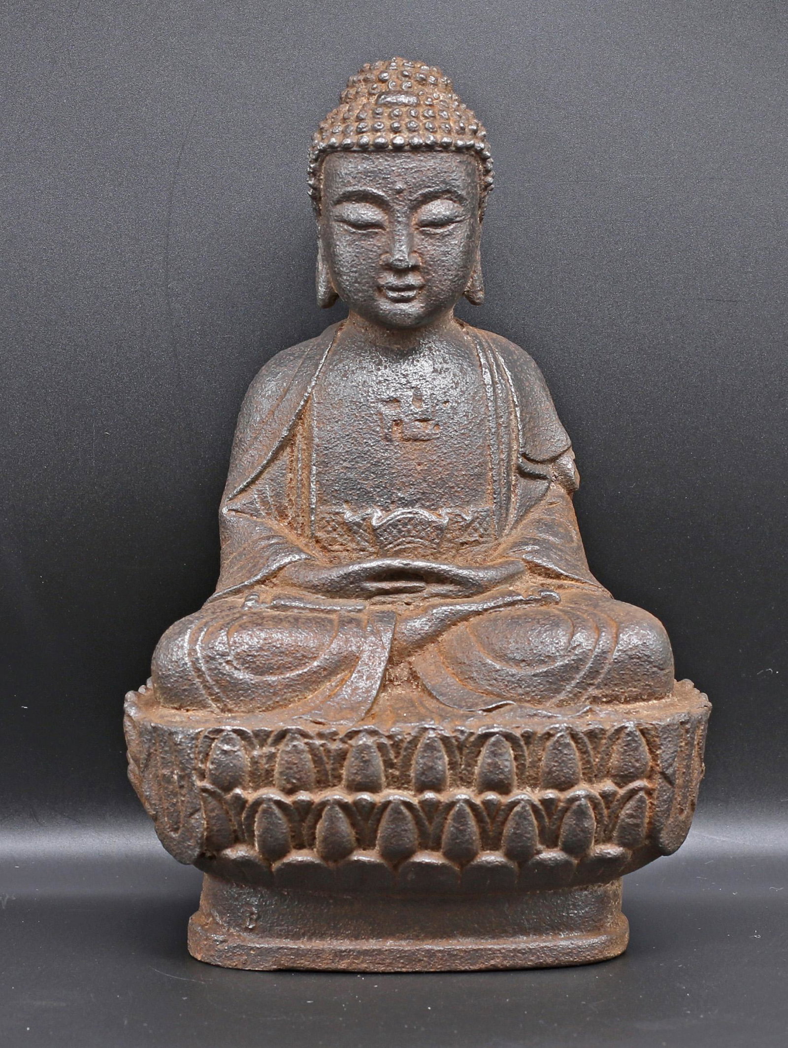 China Qing dynasty. 1700/1800 Bronze Buddha 1,1 kg-20: China. Qing dynasty. 1700/1800. Bronze Buddha with swatisca on the breast. 1,1 kg. - 20x12,5x10 cm. Swastika continues to be used as a symbol of good luck and prosperity in Hindu, Buddhist and Jain co