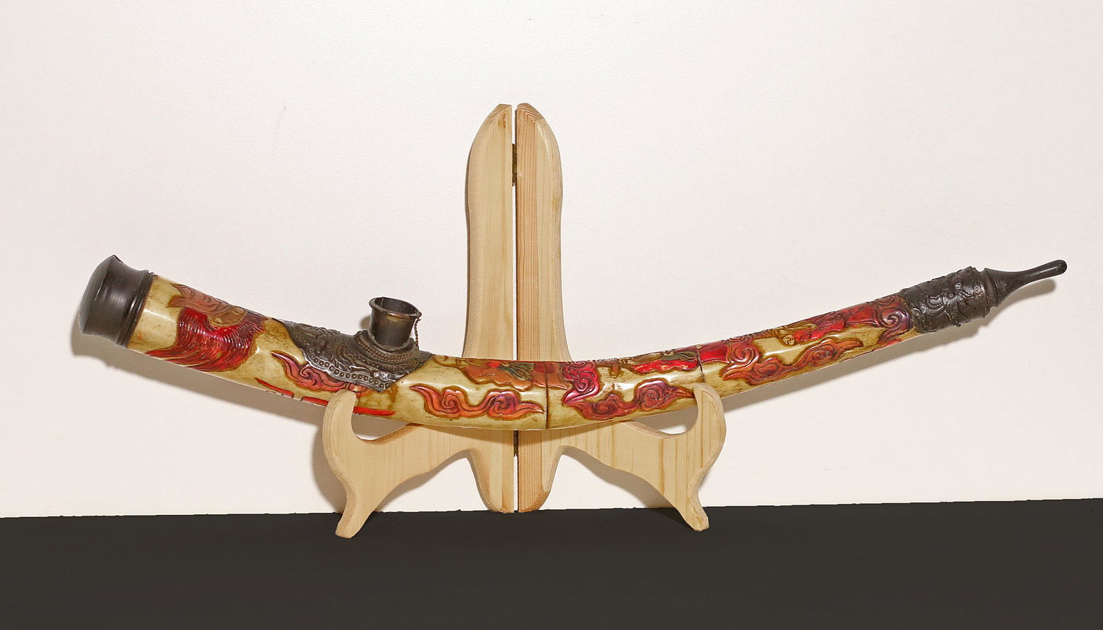 China Min Guo period 1920 Handcarved Bone opium pipe 47: China. Min Guo period. 1920 Circa. Handcarved Bone opium pipe. Decorated with Handmade painting. Wooden Rose and brass decoration. Lenght: 47 cm - 530 gr.