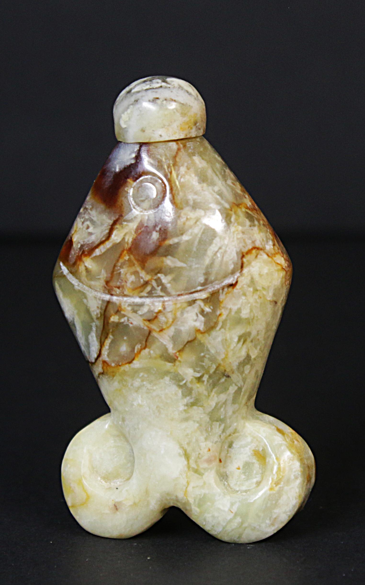 Ching Dynasty 1905 AD Jade snuff bottle: China. Late Ching Dynasty. Aprox. 1905 AD. Jade snuff bottle in the shape of a fish. 65x34x21 mm. - 60 gr. Extremely fine. Rare