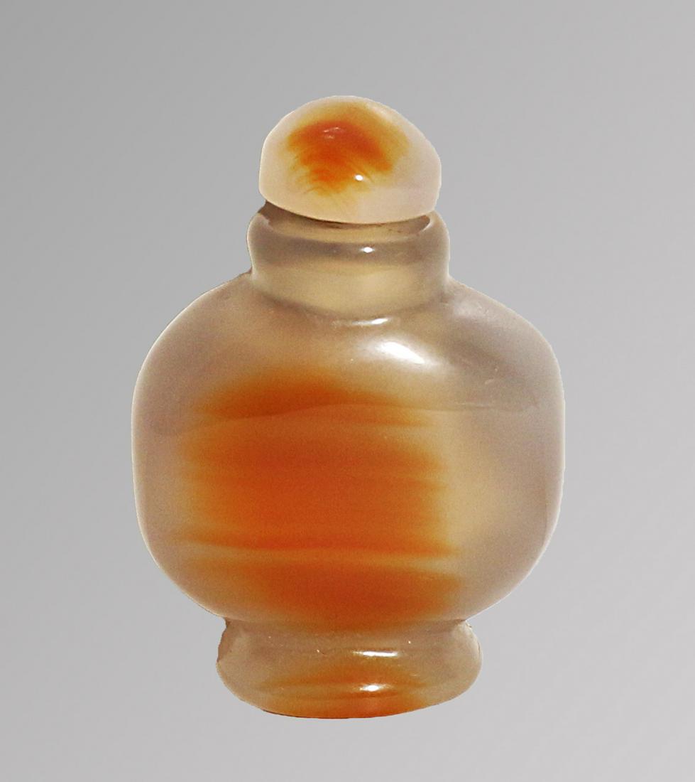 China Min Guo Period 1920 Handcarved agate snuff bottle (1 of 4)
